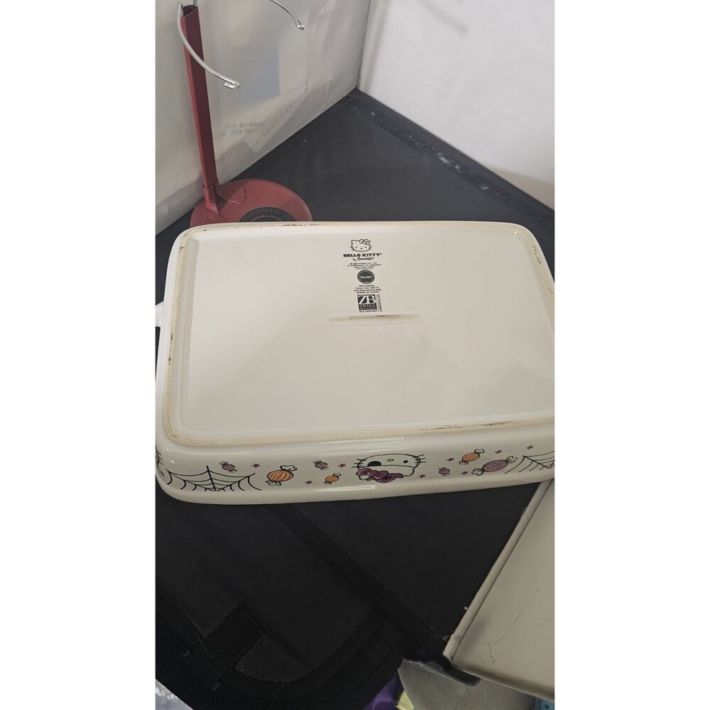 Hello Kitty Baking Dish - Picture 3 of 4